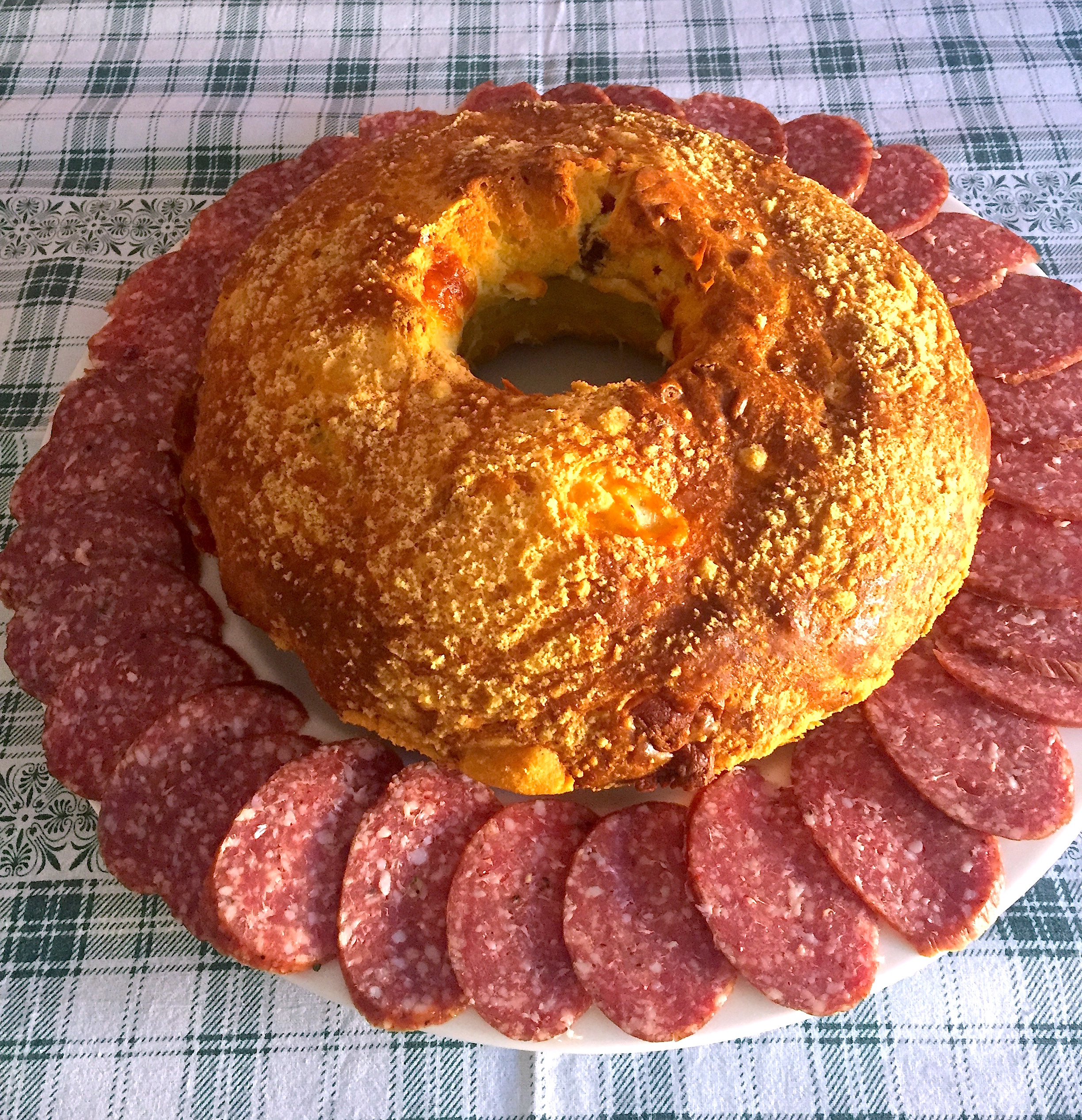 la mia ciambella di Pasqua con yogurt, ricotta e pecorino