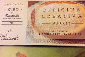 Questo era l'invito apparso sui social e ovunque, per il pomeriggio di merenda con emoticibo.com in occasione del Fuori Salone. Carina, vero, l'idea di Officina Creativa? Del resto, sono dei veri genietti le mie bravissime amiche del negozio Pucci Coat!